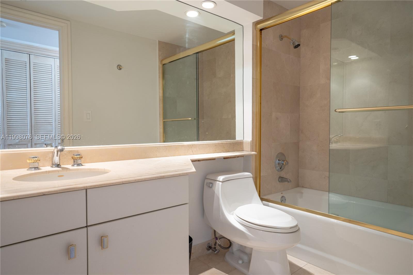 image Grand Bay Residences11