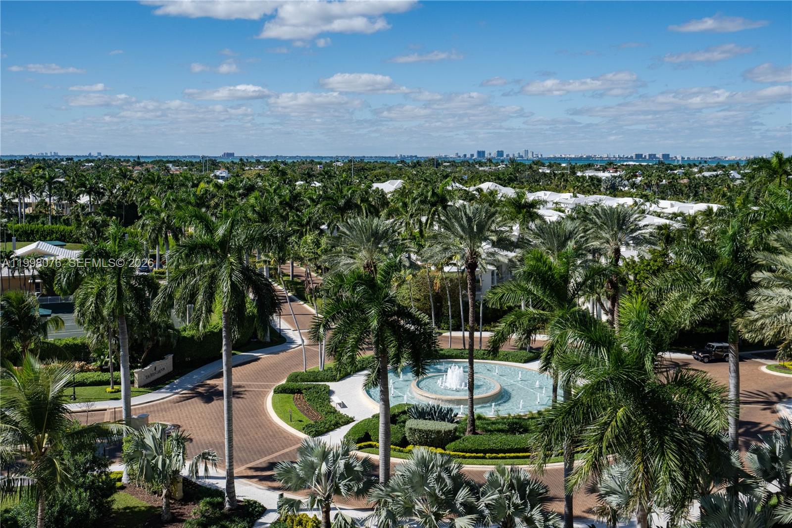 image Grand Bay Residences13