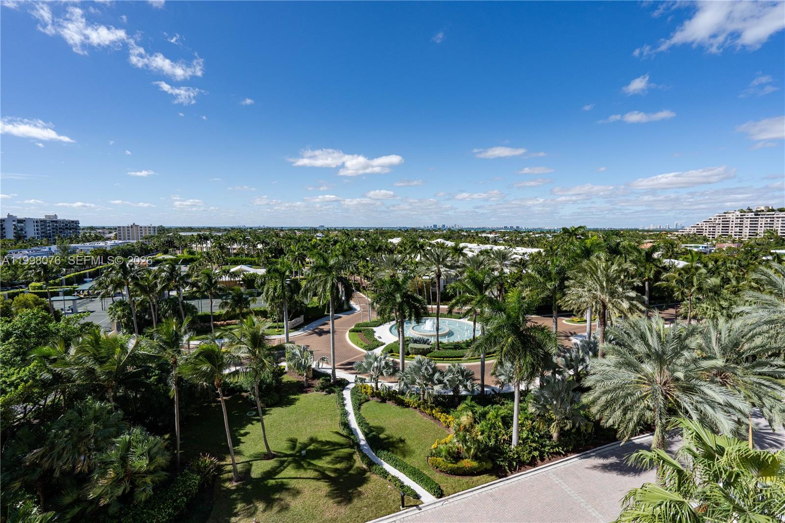 image Grand Bay Residences14