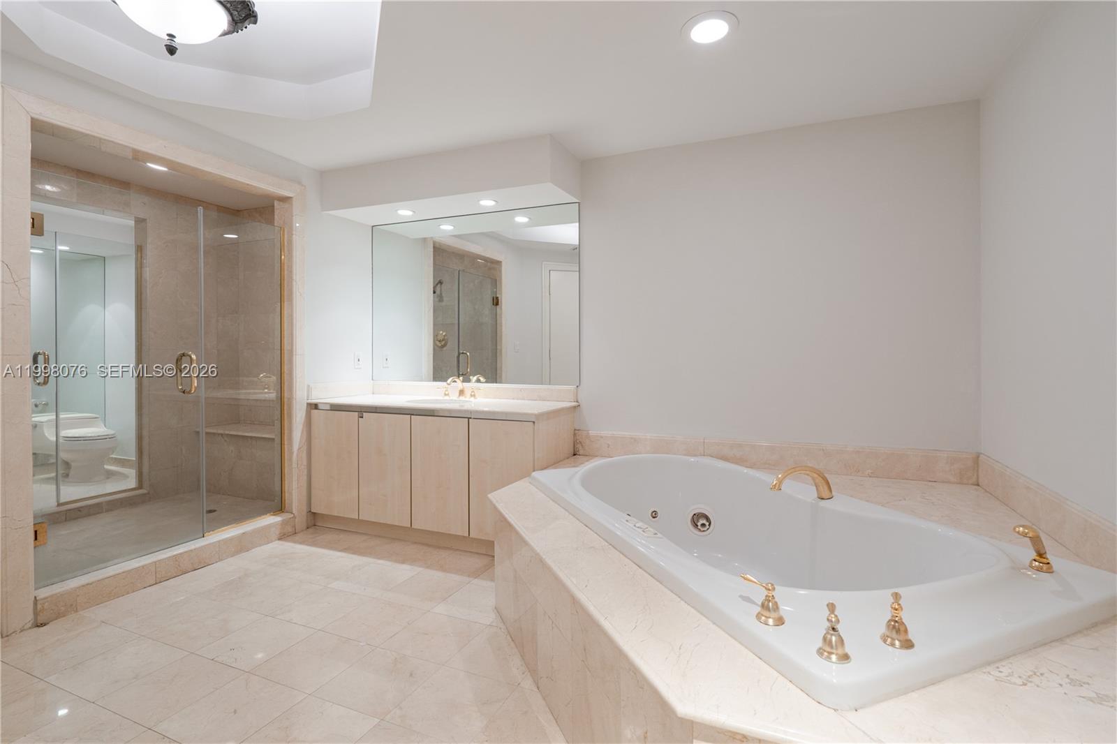 image Grand Bay Residences8