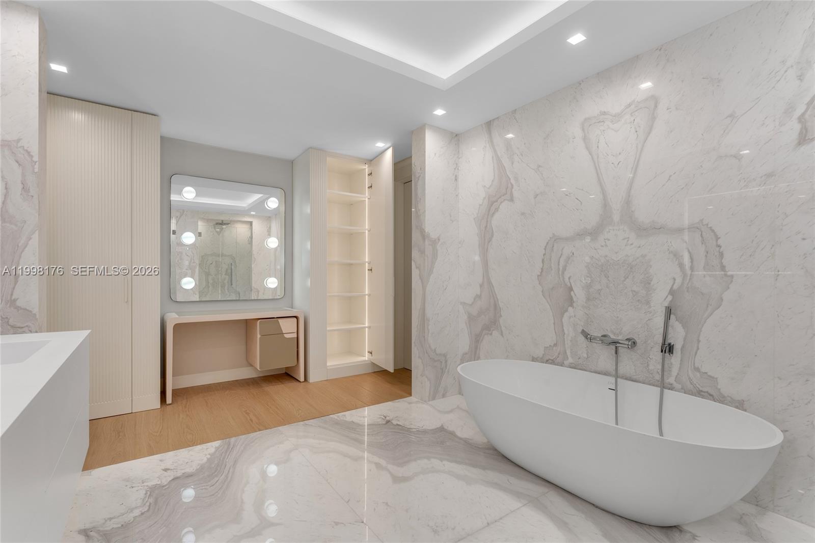 7445 Fisher Is Dr #7445 Miami Beach, FL 33109