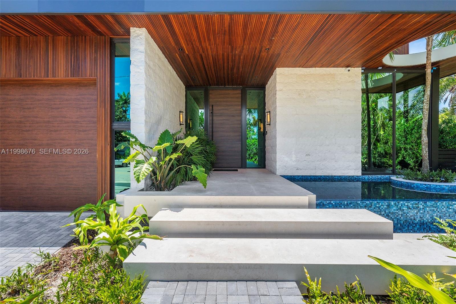 9640 W Broadview Dr Bay Harbor Islands, FL 33154