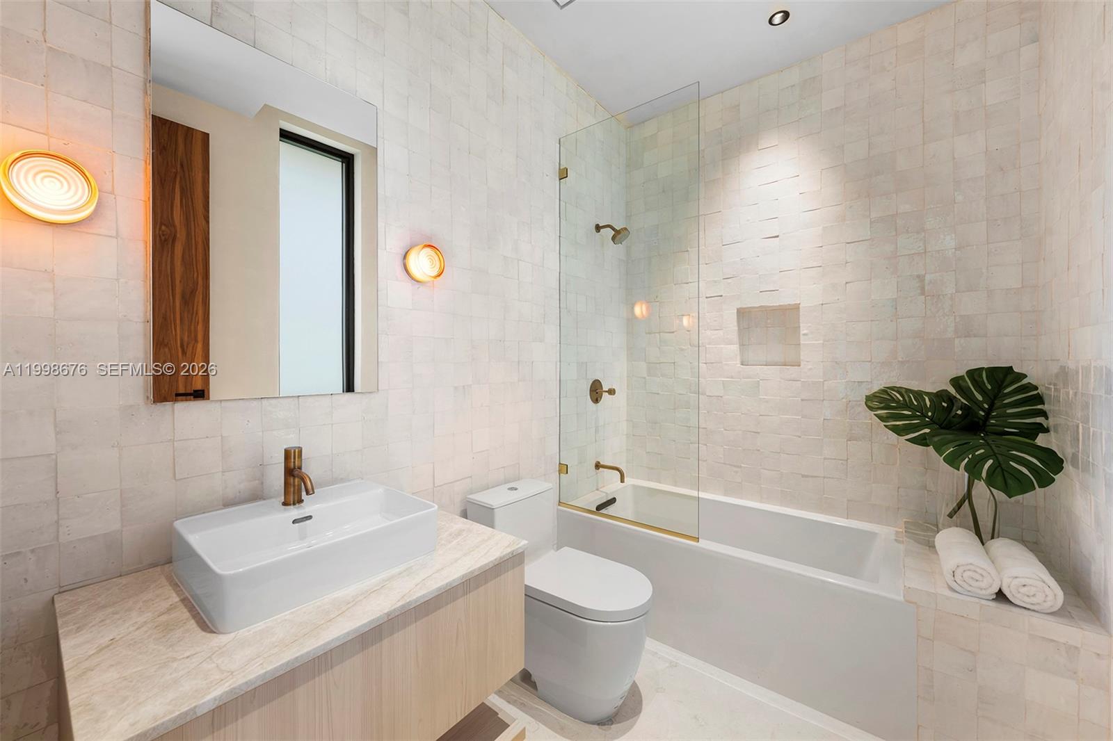 9640 W Broadview Dr Bay Harbor Islands, FL 33154