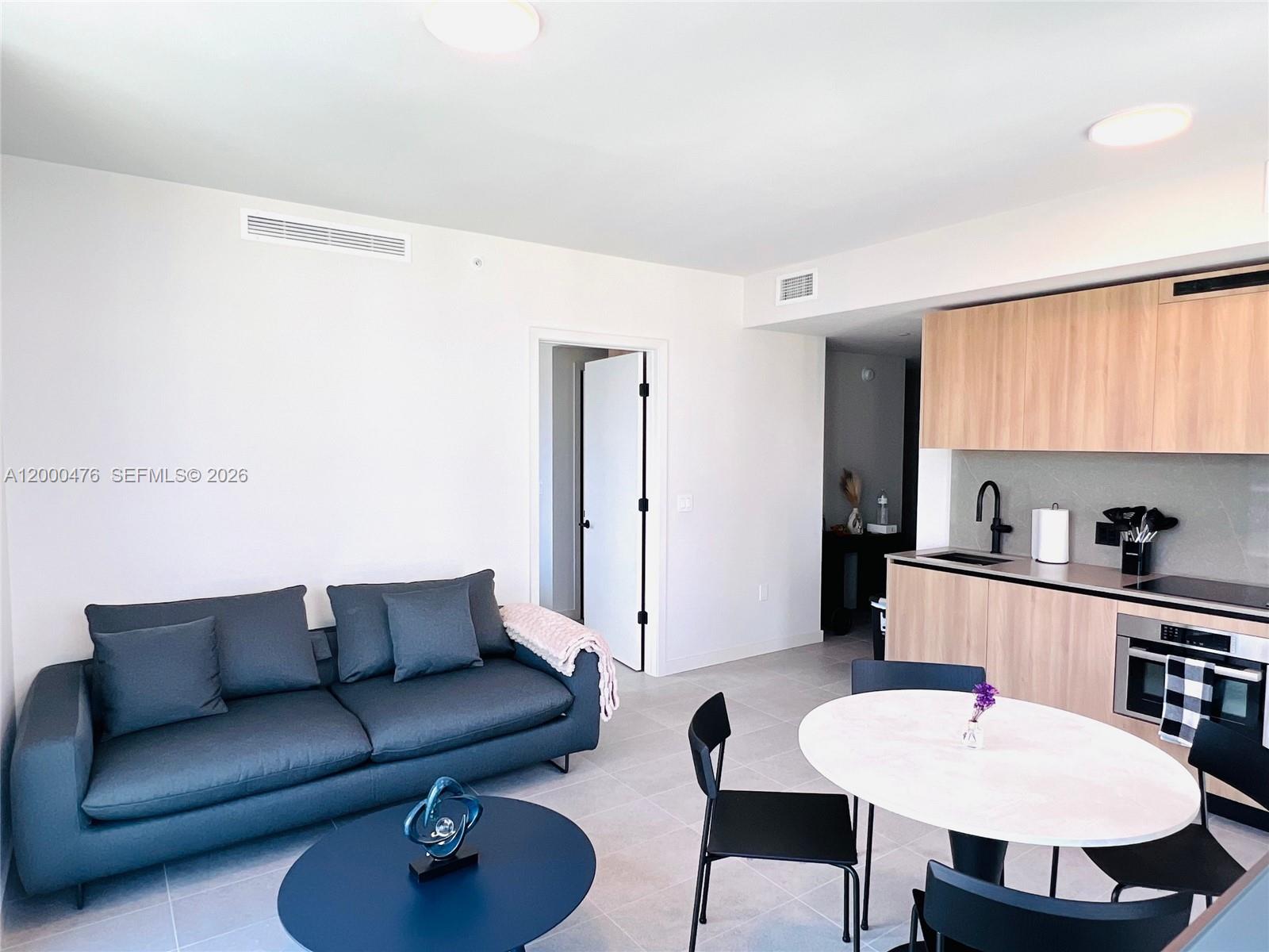 121 NE 25th St #1701 Miami, FL 33132