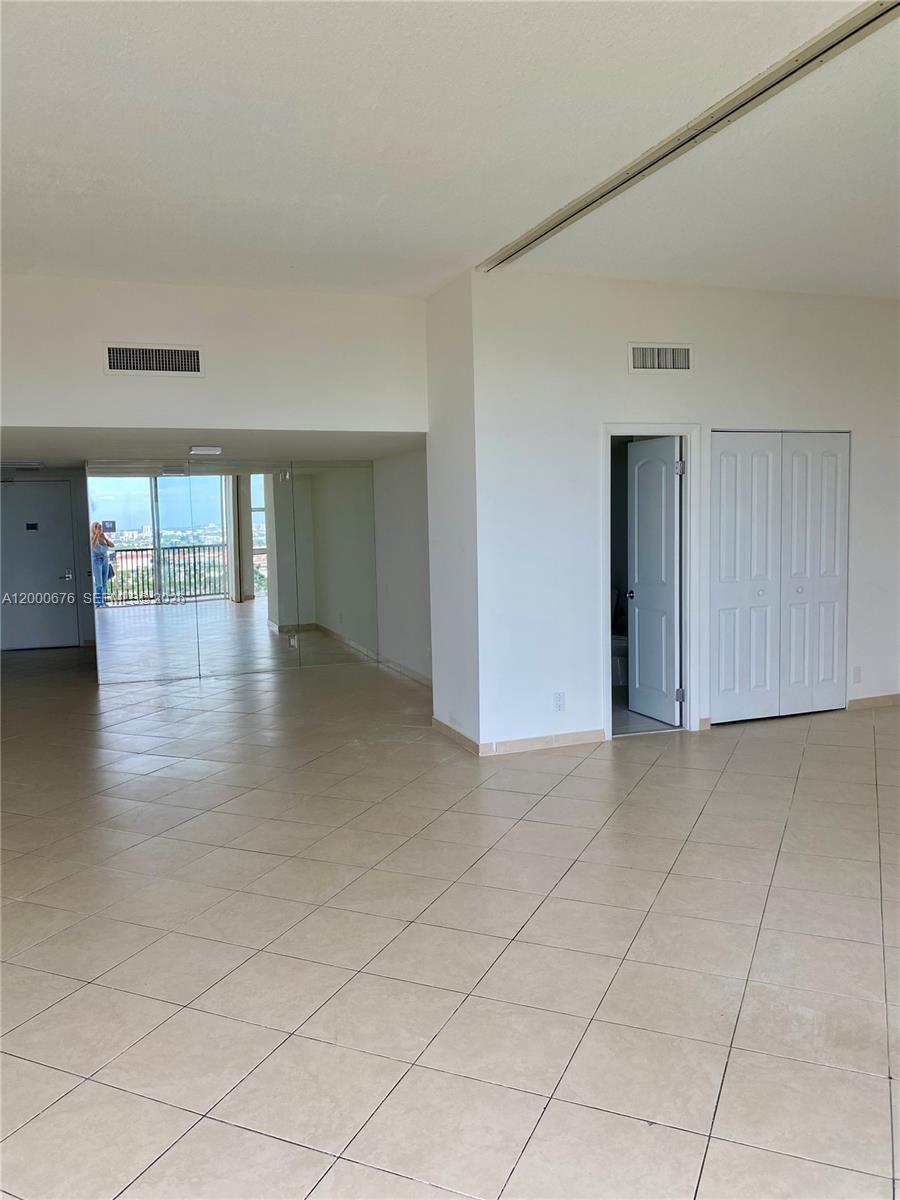 20379 W Country Clb Dr #PH-40 Aventura, FL 33180