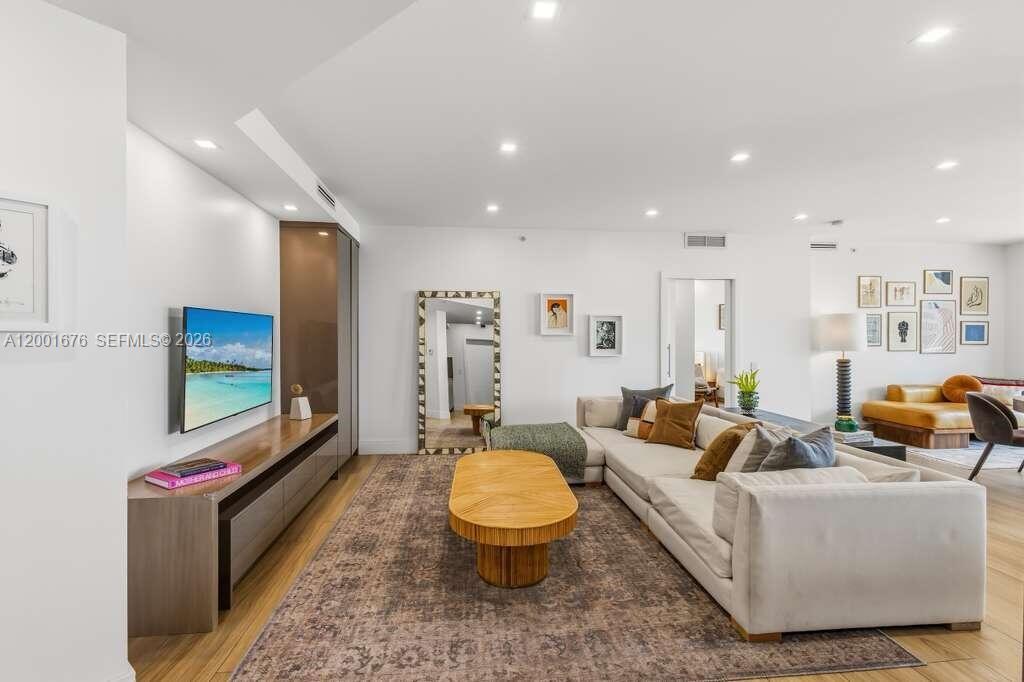 888 Brickell Key Dr #1207 Miami, FL 33131