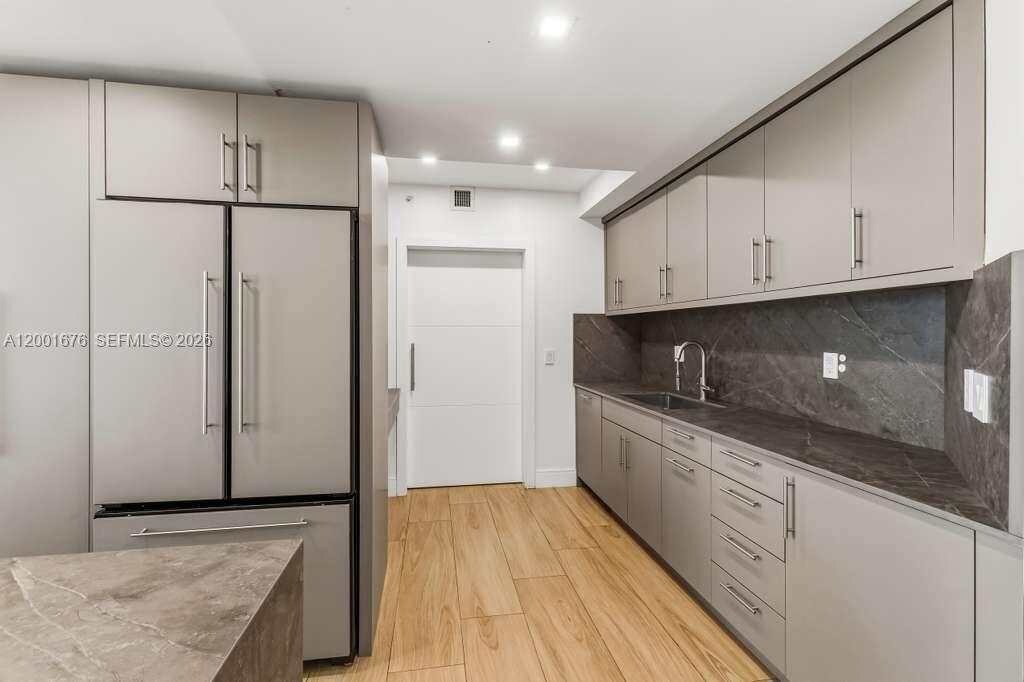 888 Brickell Key Dr #1207 Miami, FL 33131