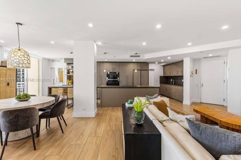 888 Brickell Key Dr #1207 Miami, FL 33131