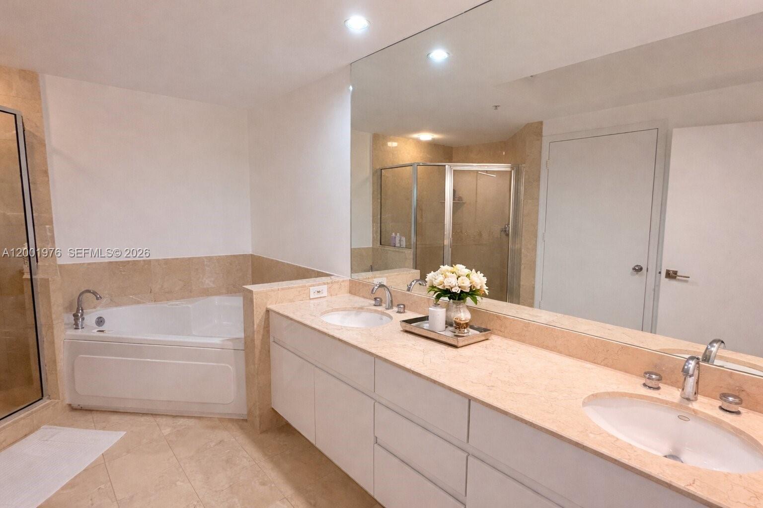 848 Brickell Key Dr #905 Miami, FL 33131