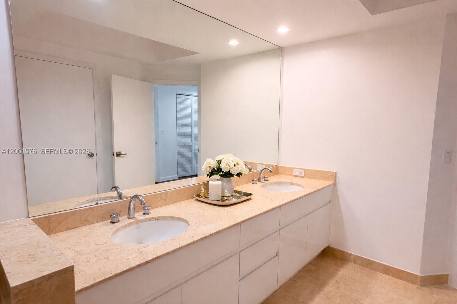 848 Brickell Key Dr #905 Miami, FL 33131