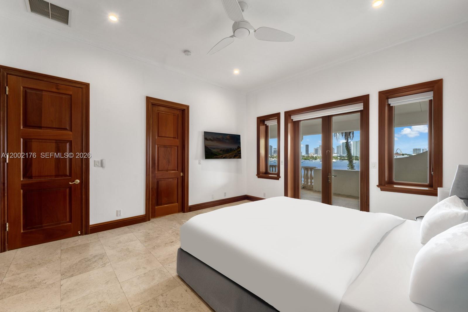 432 S Hibiscus Dr Miami Beach, FL 33139