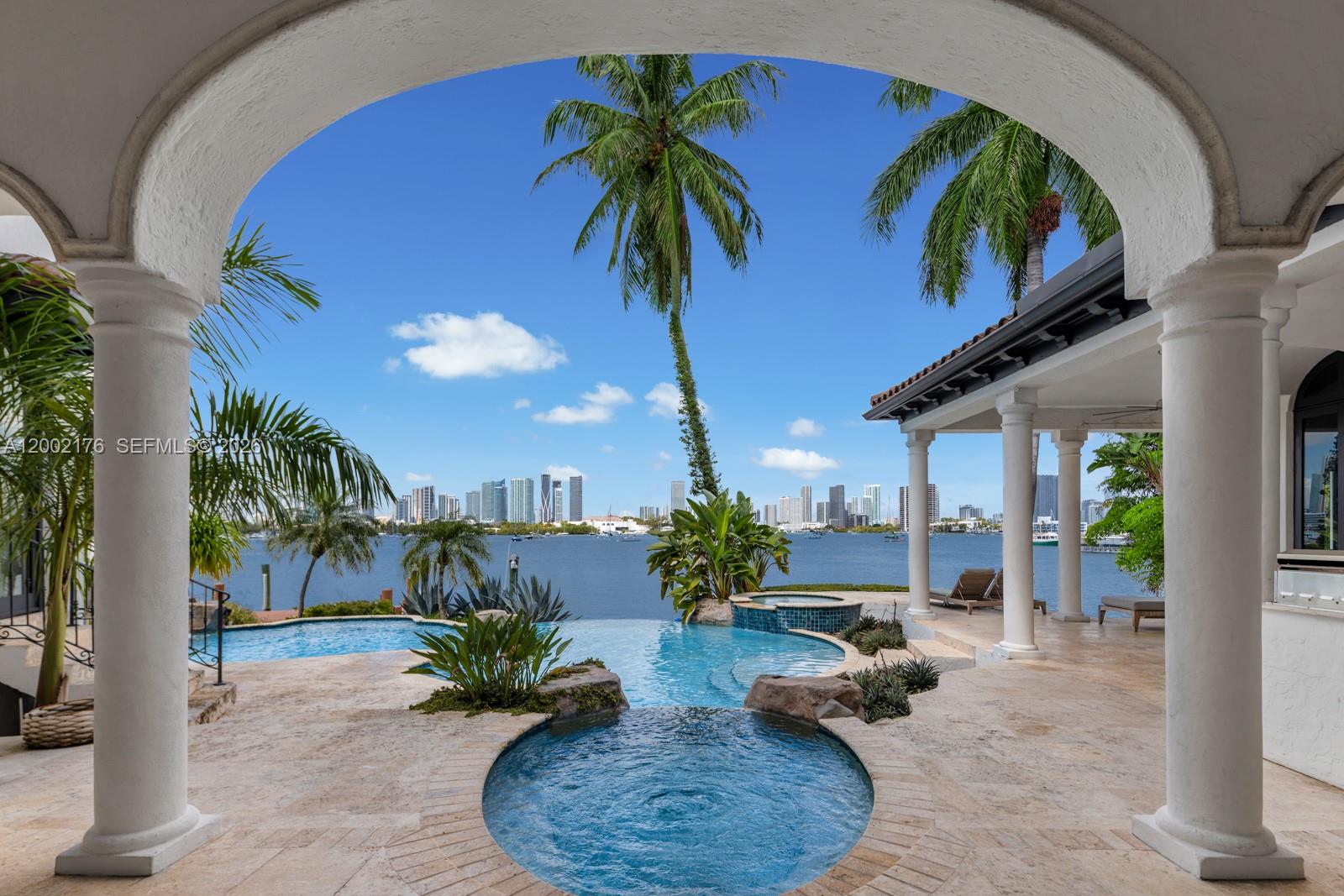 432 S Hibiscus Dr Miami Beach, FL 33139