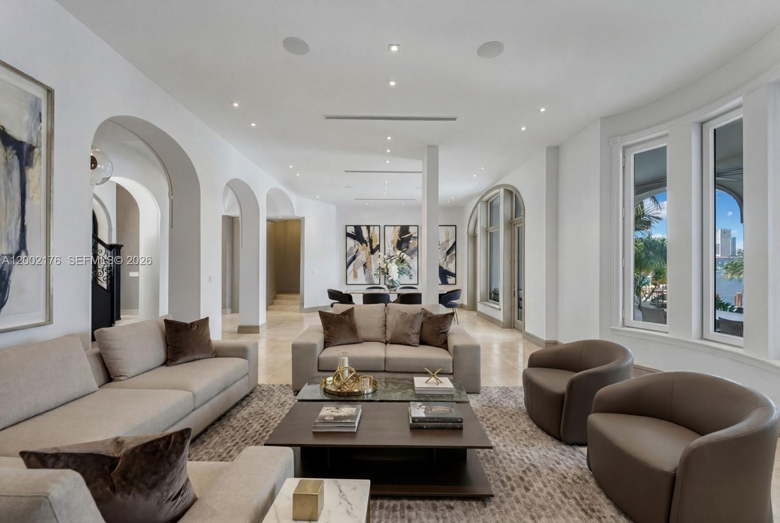 432 S Hibiscus Dr Miami Beach, FL 33139