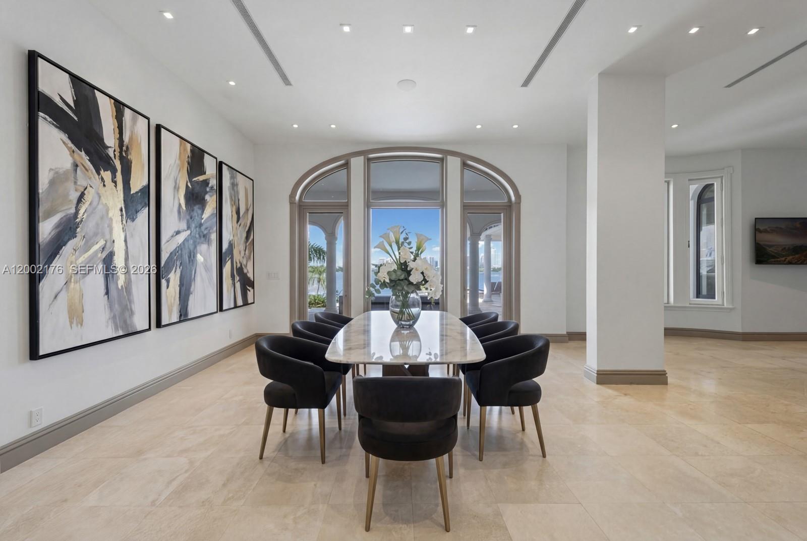 432 S Hibiscus Dr Miami Beach, FL 33139