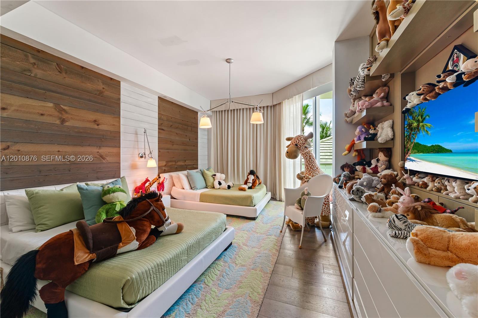 16051 Collins Ave #403 Sunny Isles Beach, FL 33160