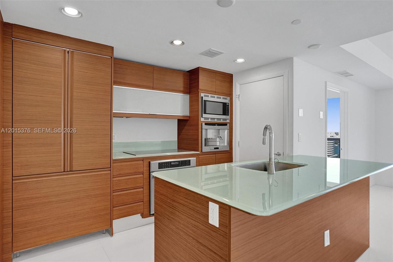 5875 Collins Ave #1803 Miami Beach, FL 33140