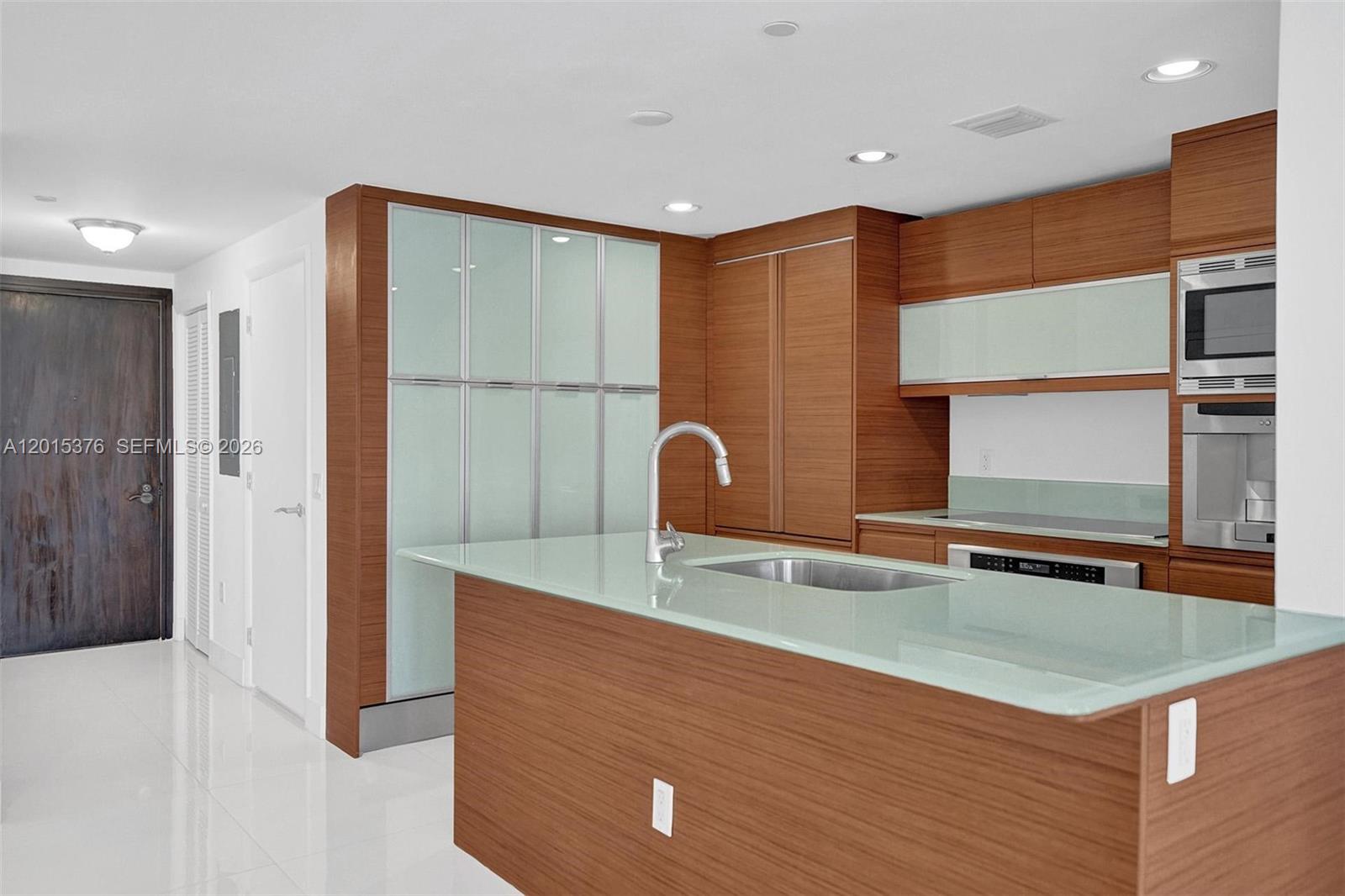5875 Collins Ave #1803 Miami Beach, FL 33140