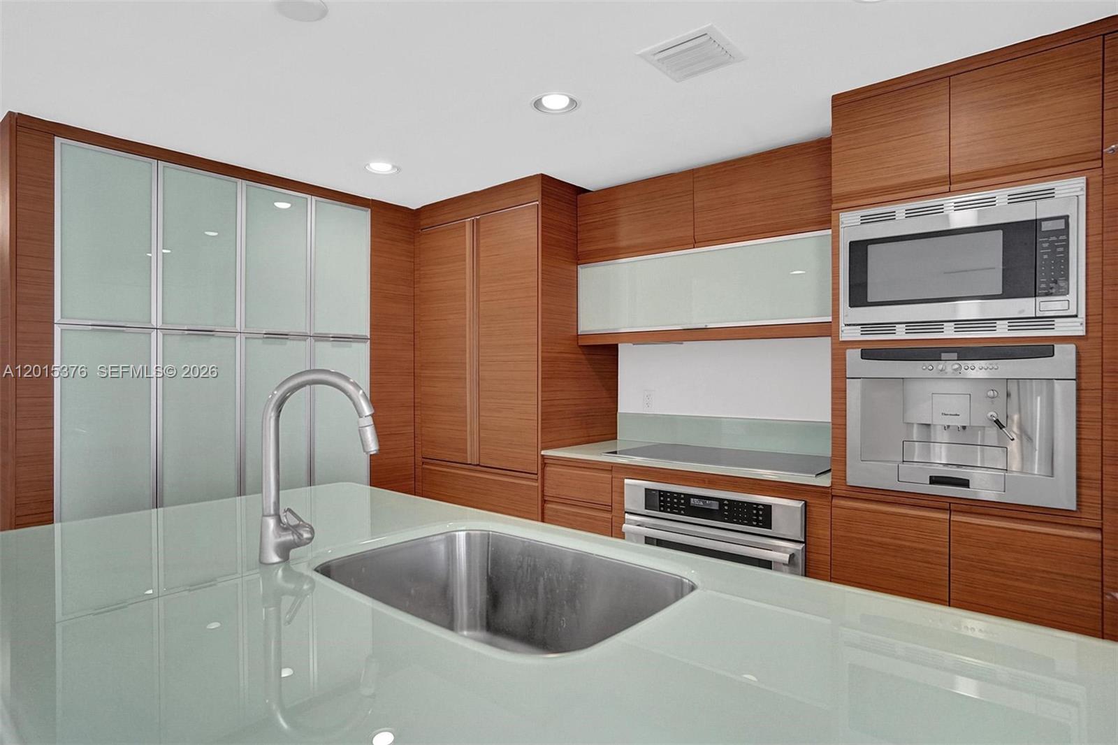 5875 Collins Ave #1803 Miami Beach, FL 33140