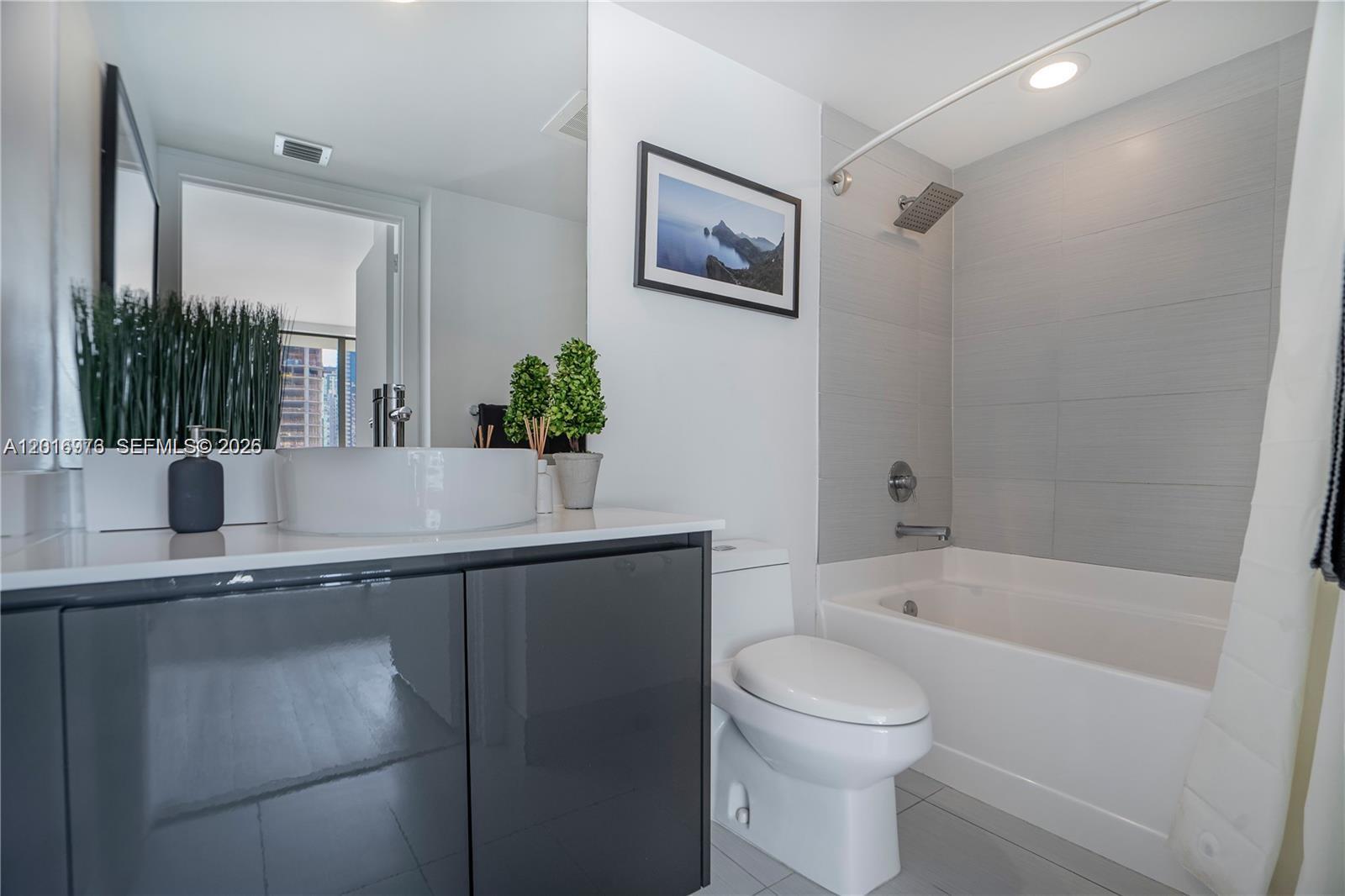 31 SE 6th St #2205 Miami, FL 33131