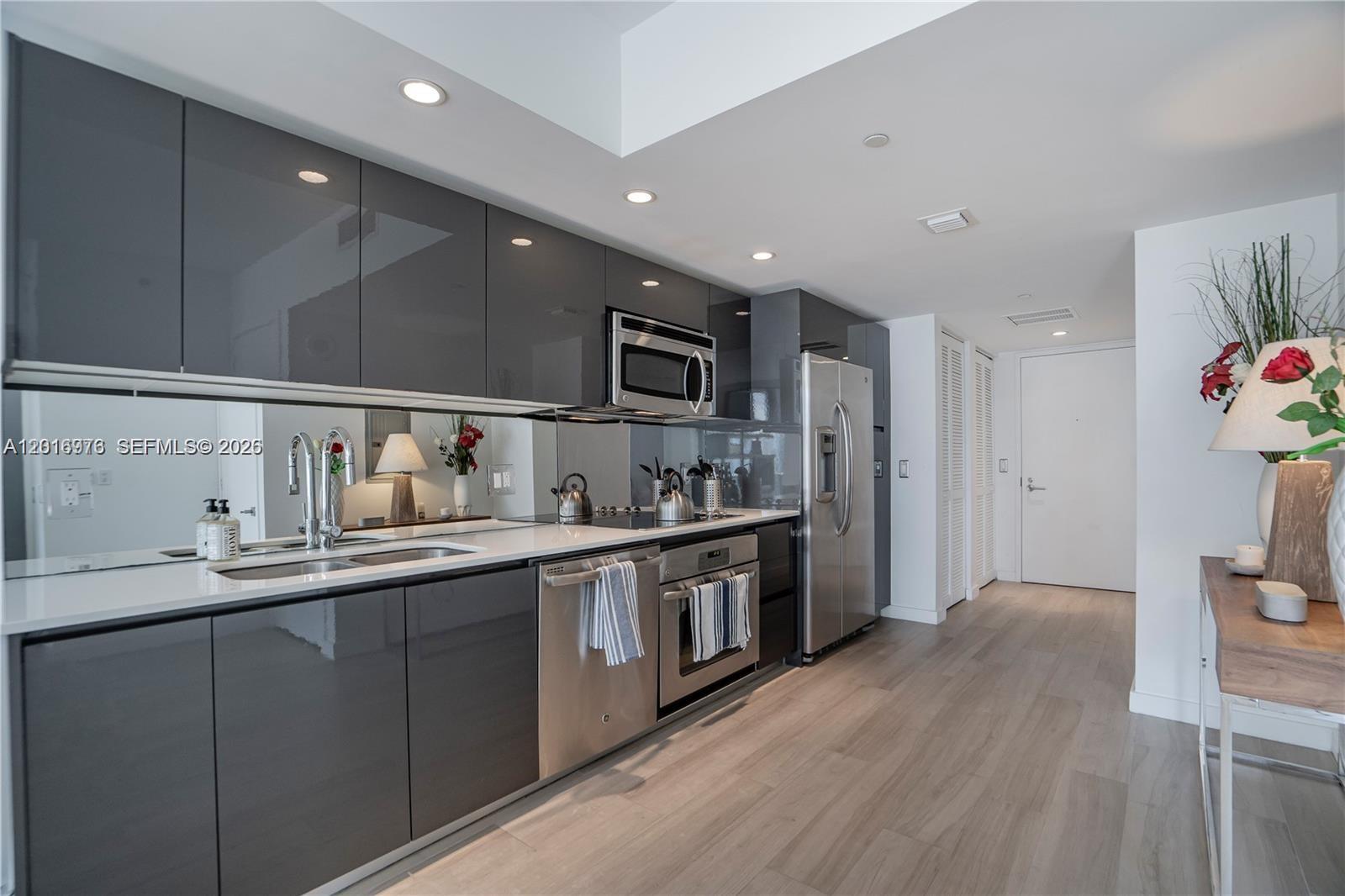 31 SE 6th St #2205 Miami, FL 33131