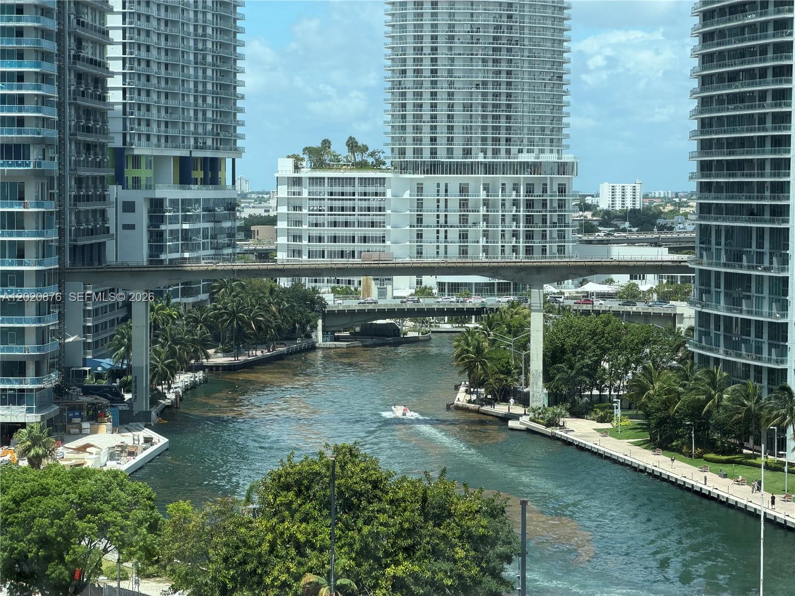 image Brickell on the River South0