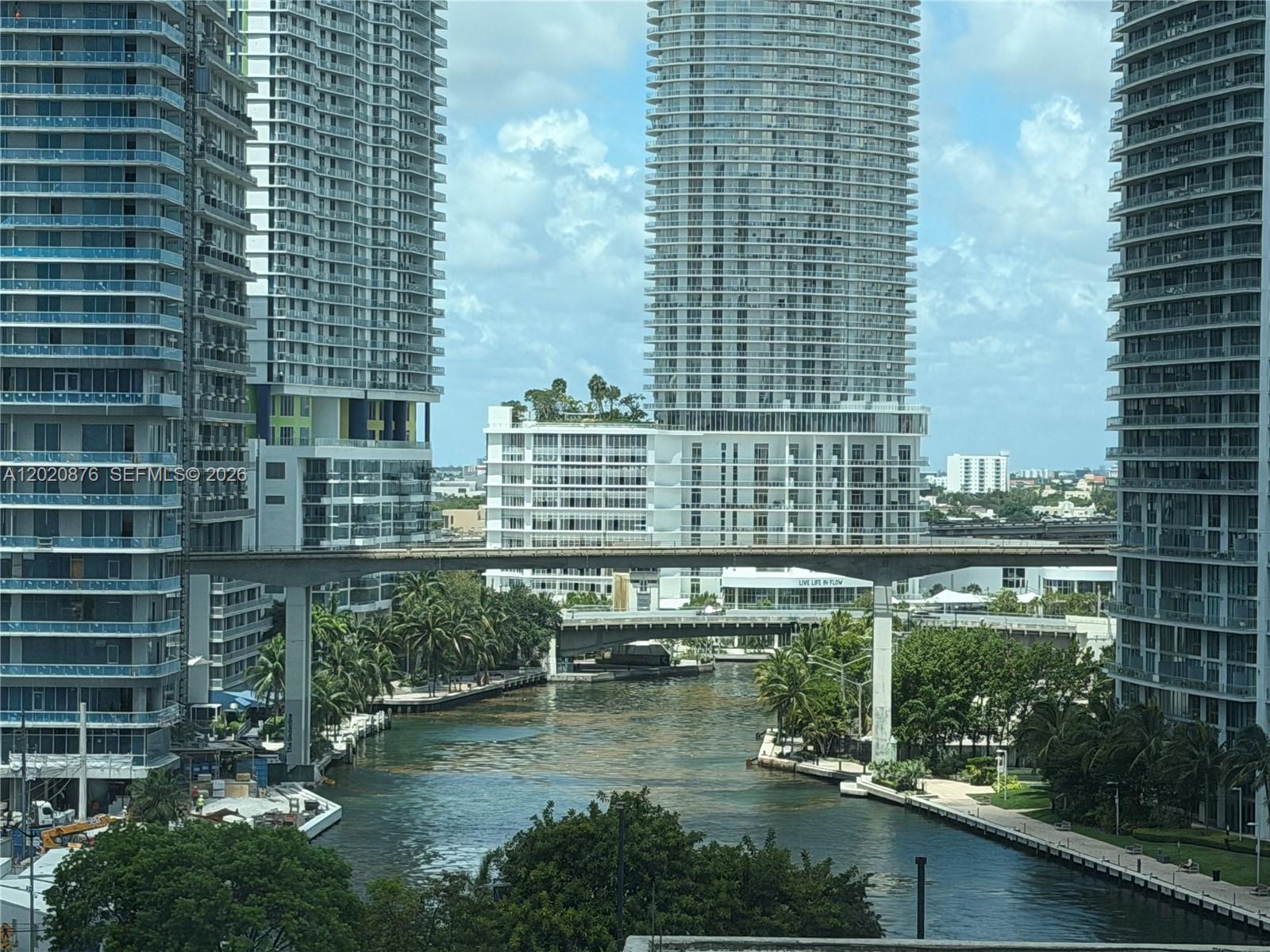 image Brickell on the River South11
