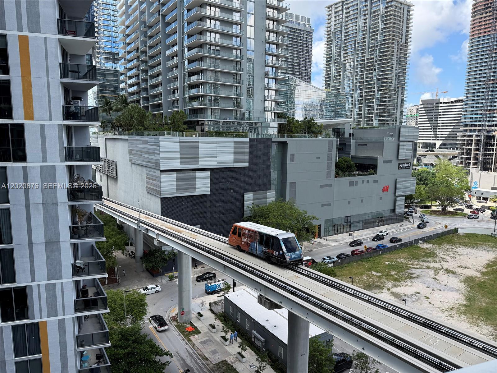 image Brickell on the River South12