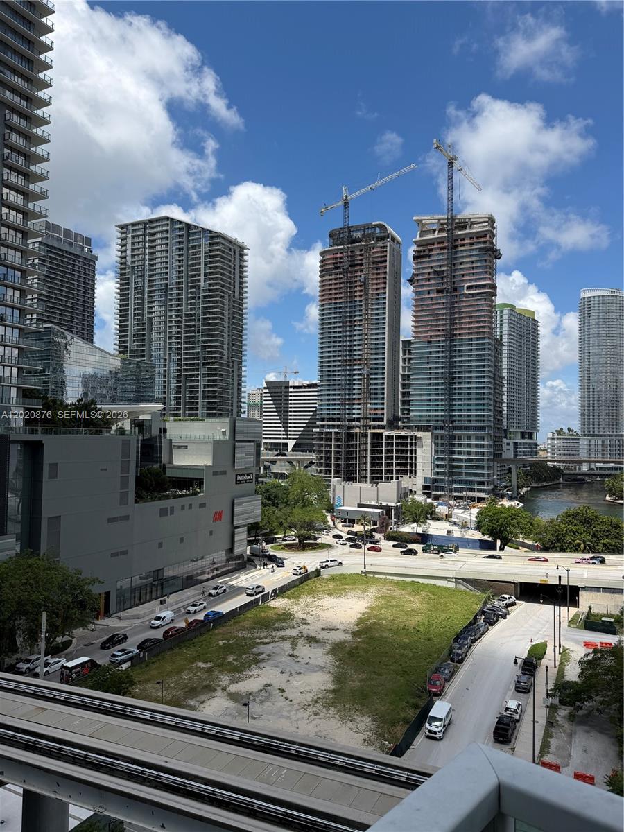 image Brickell on the River South14