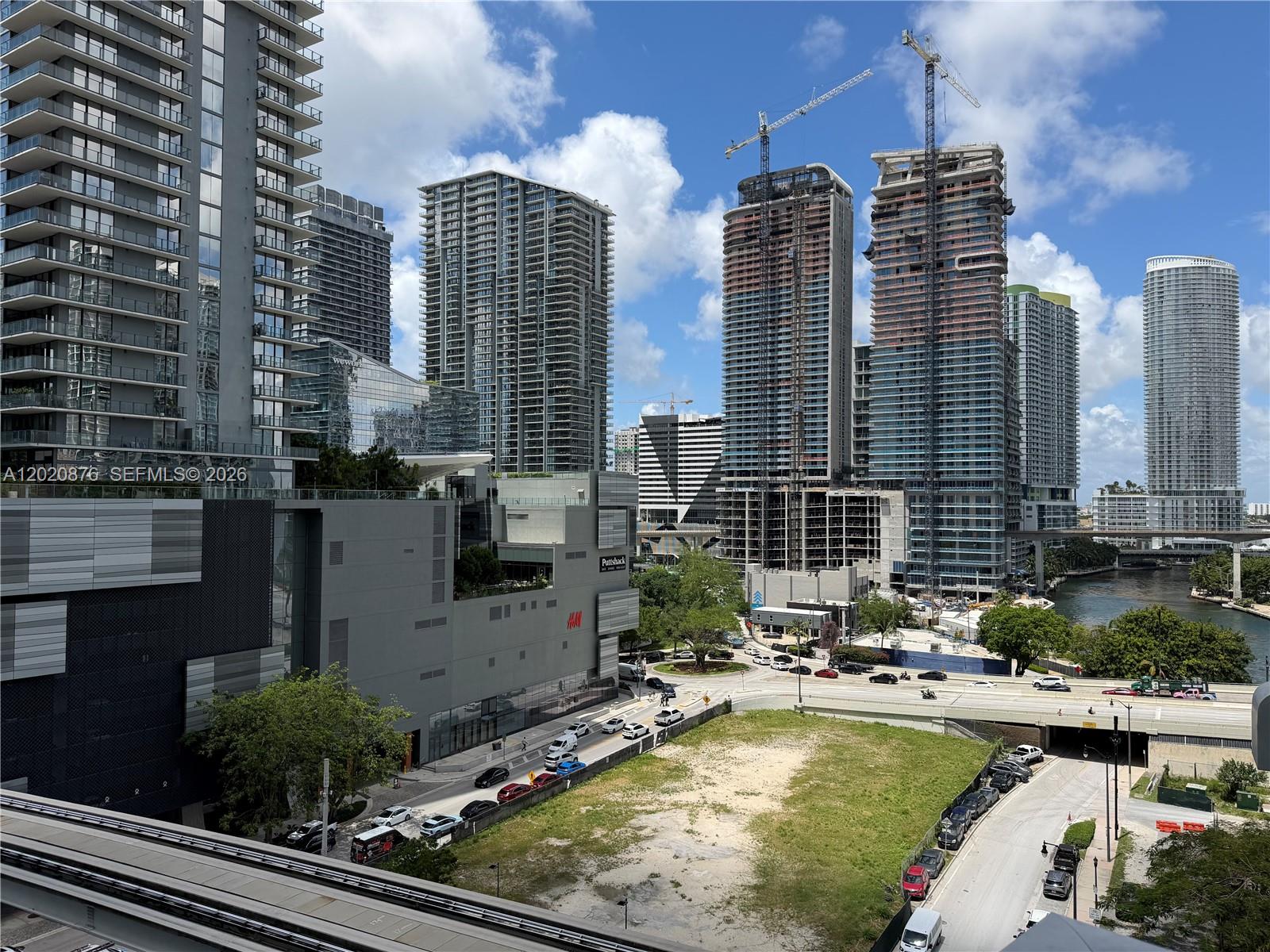 image Brickell on the River South15