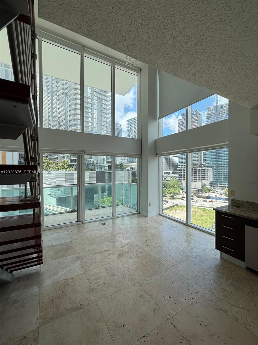 image Brickell on the River South17