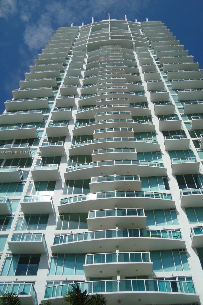 image Brickell on the River South1