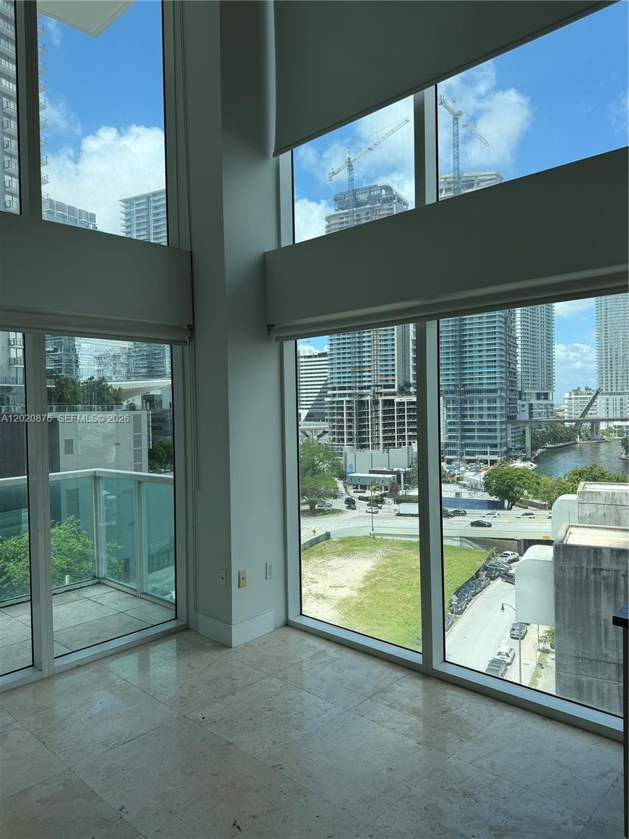 image Brickell on the River South20