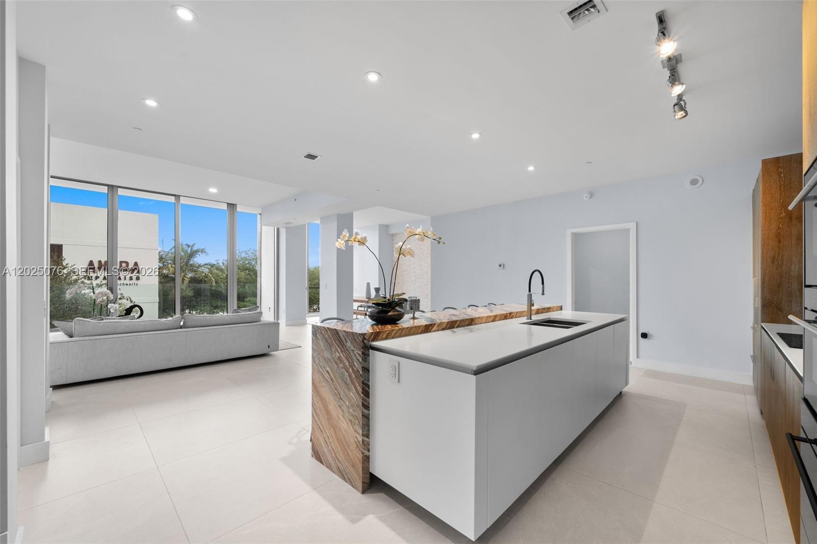 650 NE 32nd St #BH4 Miami, FL 33137