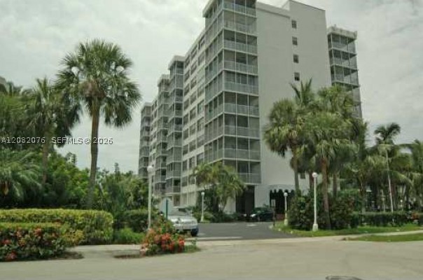 150 Ocean Ln Dr #4B