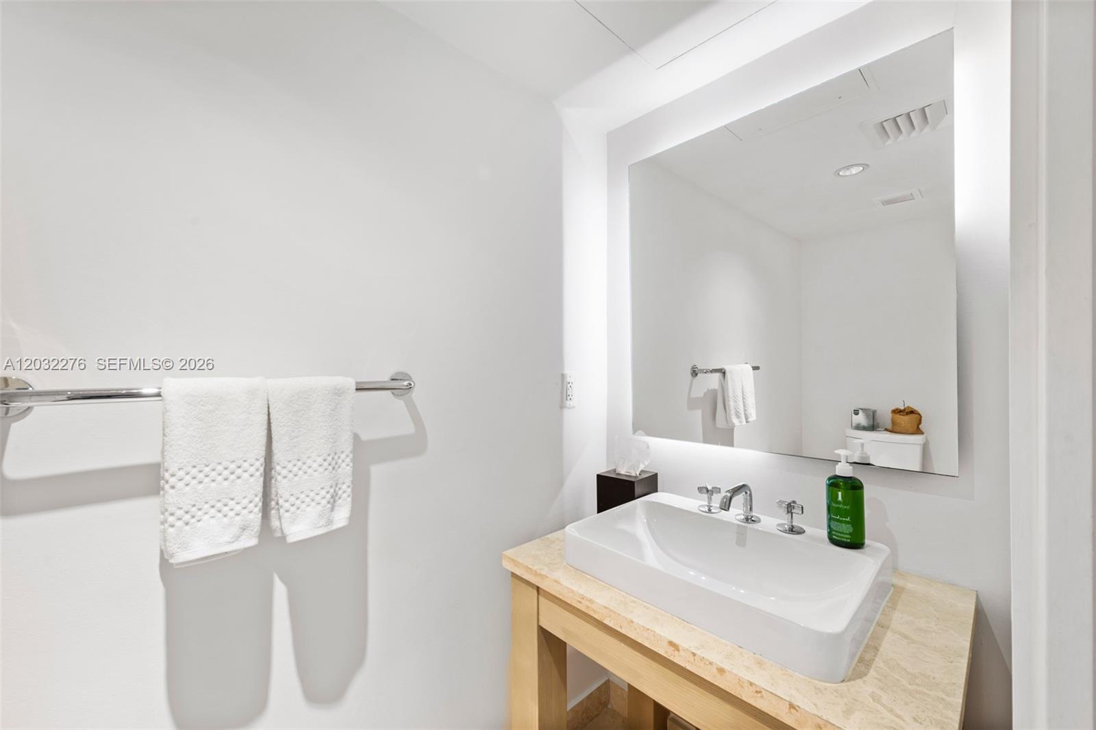 102 24th St #1406 Miami Beach, FL 33139