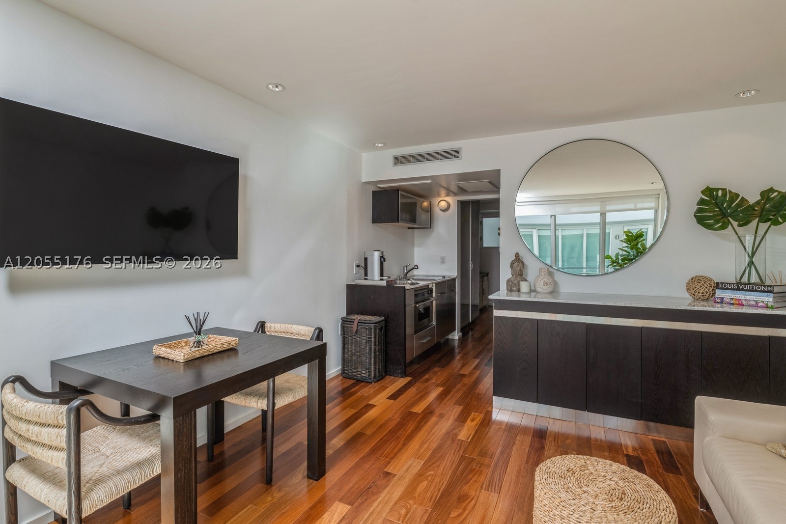 1601 West Ave #208