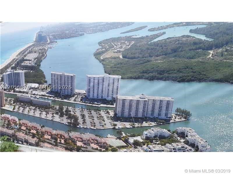 300 Bayview Dr #207