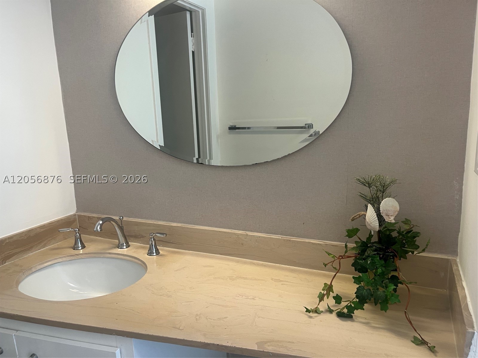 image Arlen House Condo11