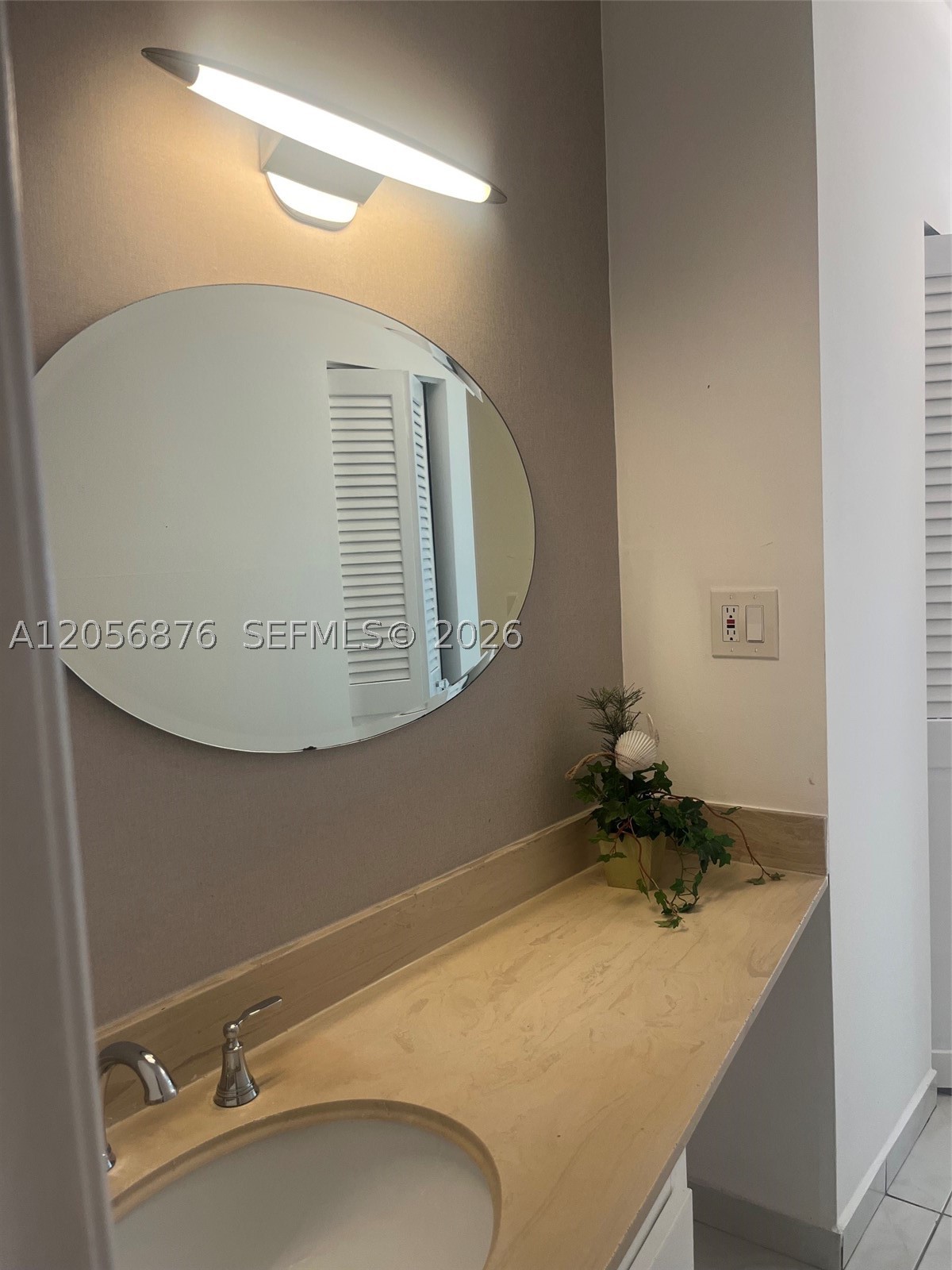image Arlen House Condo13