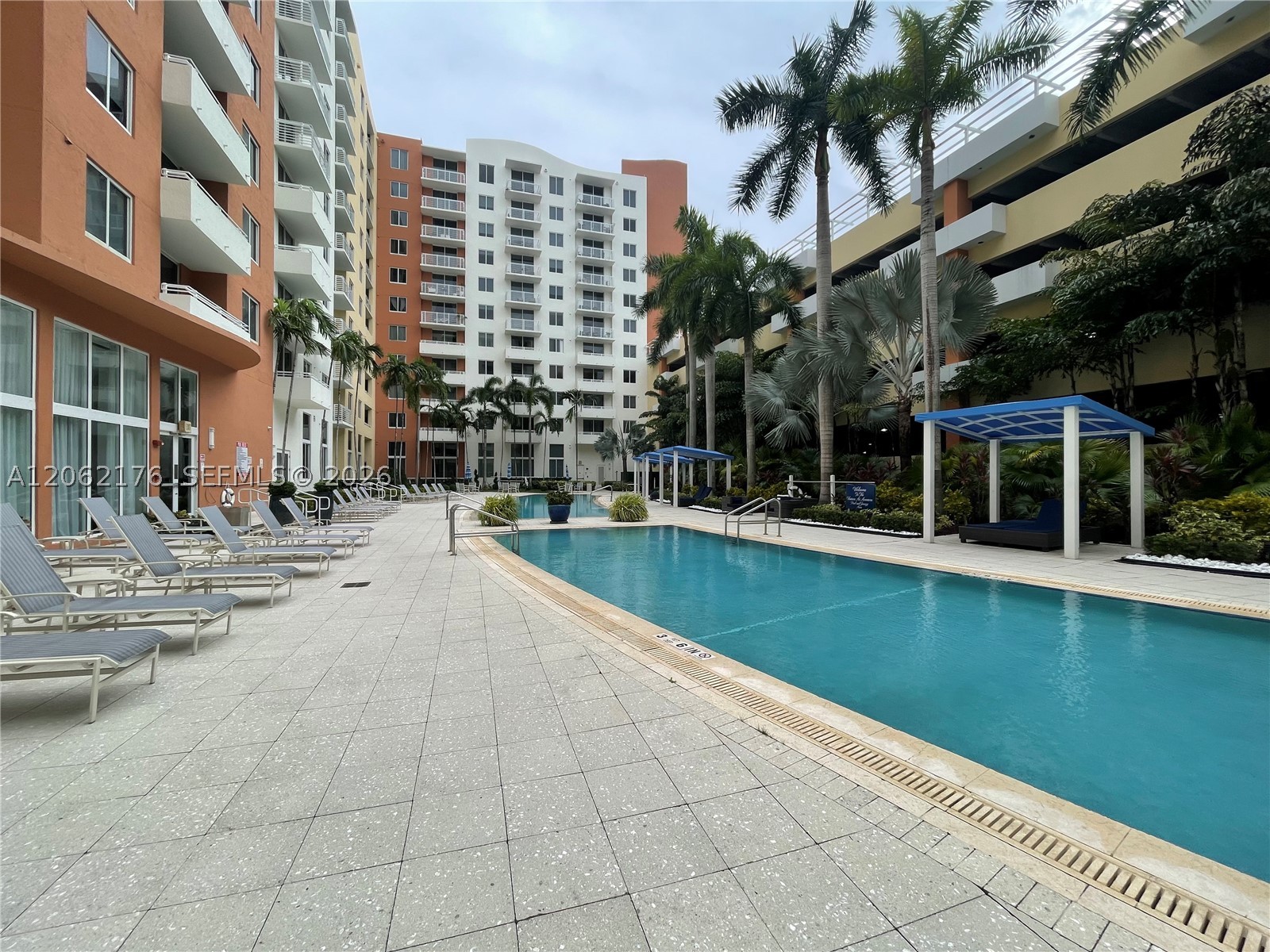 image The Venture at Aventura12