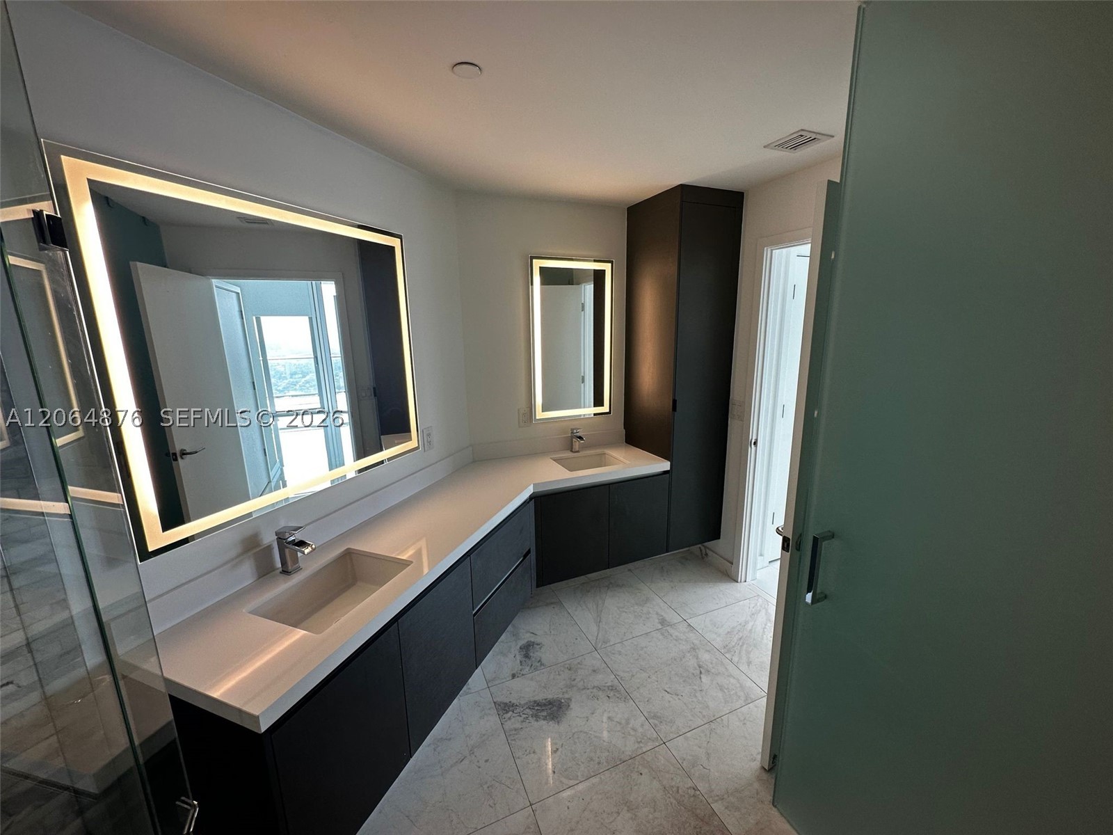 851 NE 1st Ave #4006 Miami, FL 33132