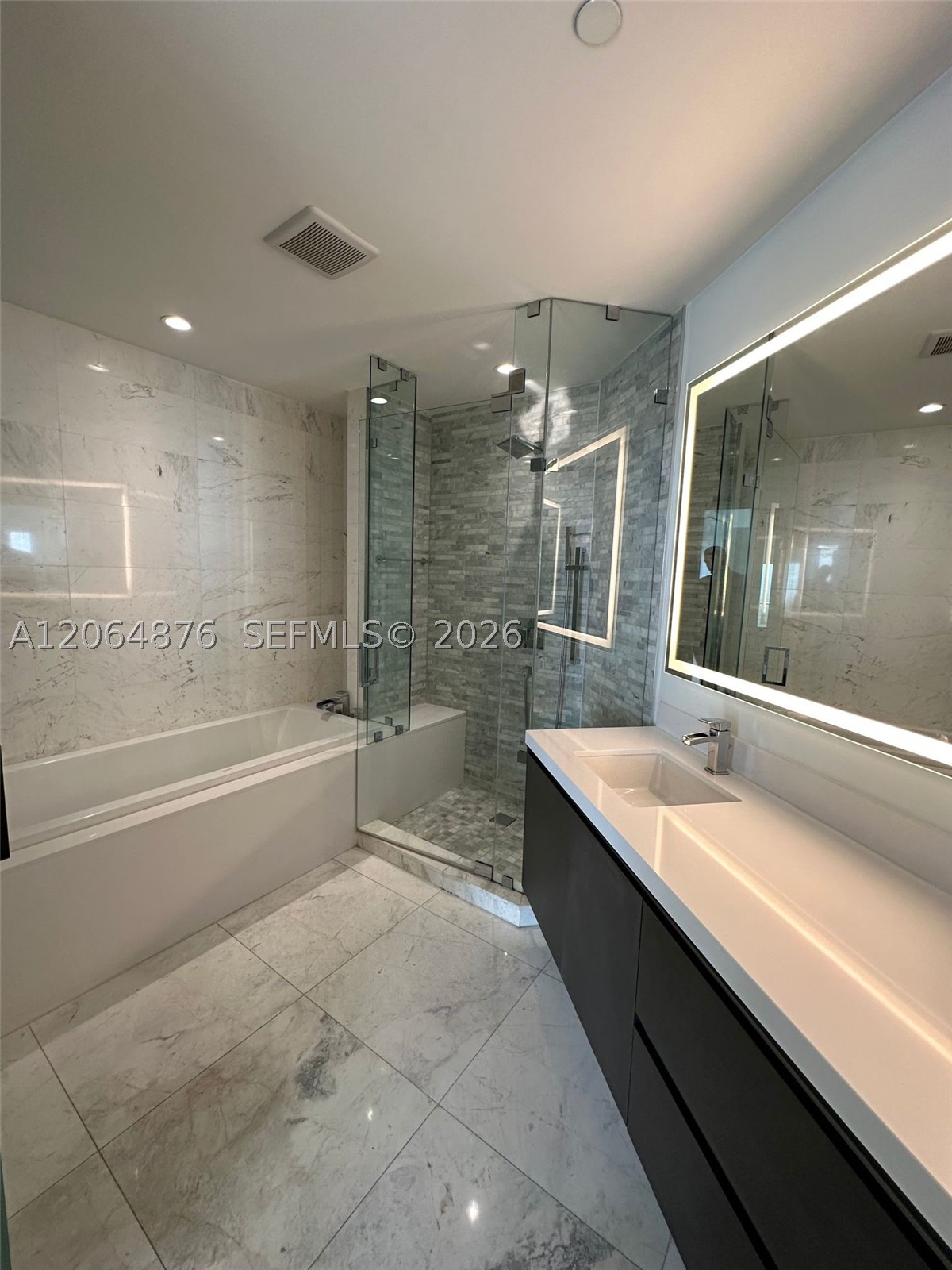 851 NE 1st Ave #4006 Miami, FL 33132