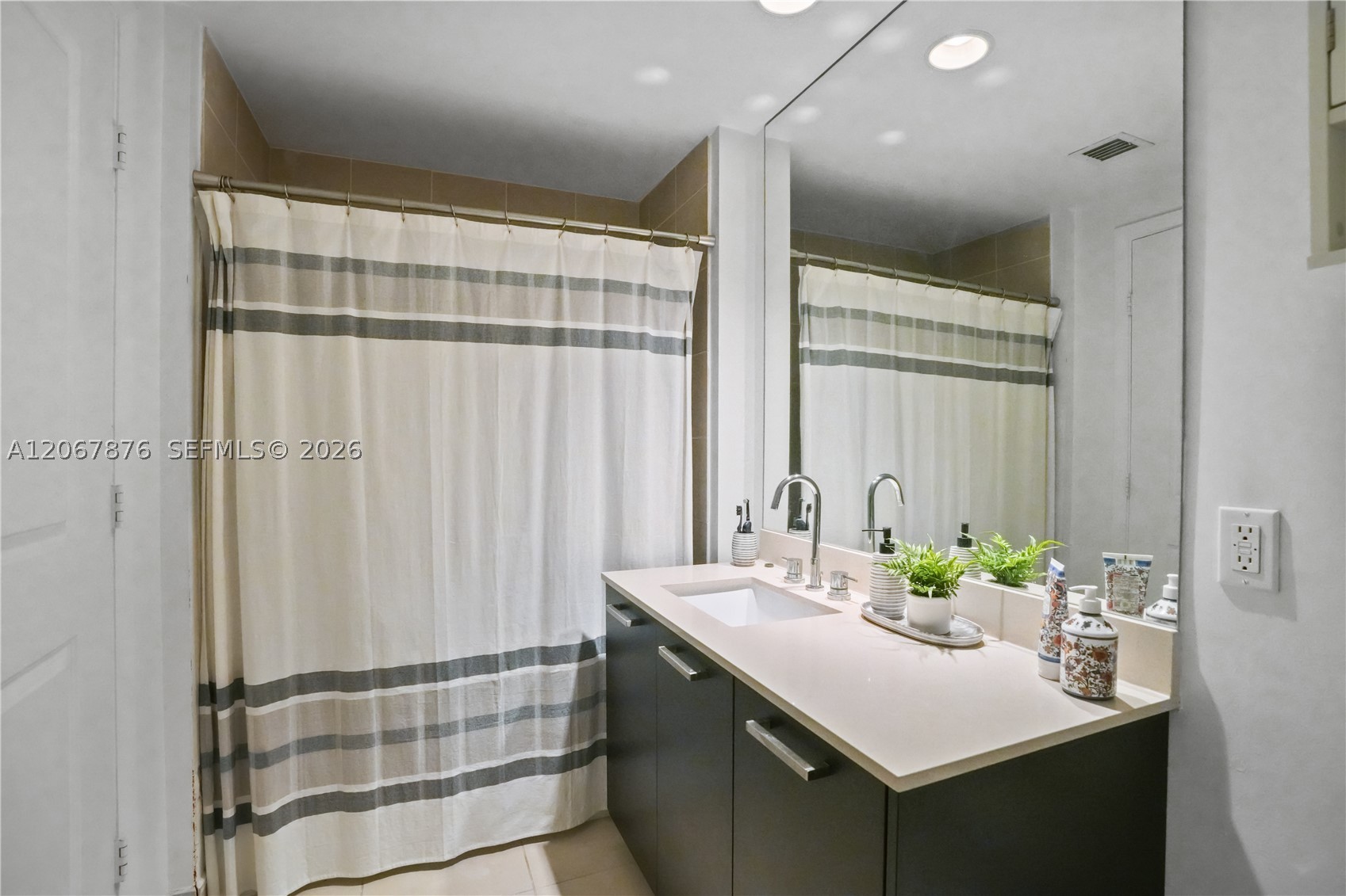 image Gallery Art Condos17