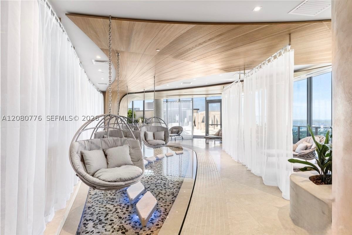 image Brickell Flatiron47