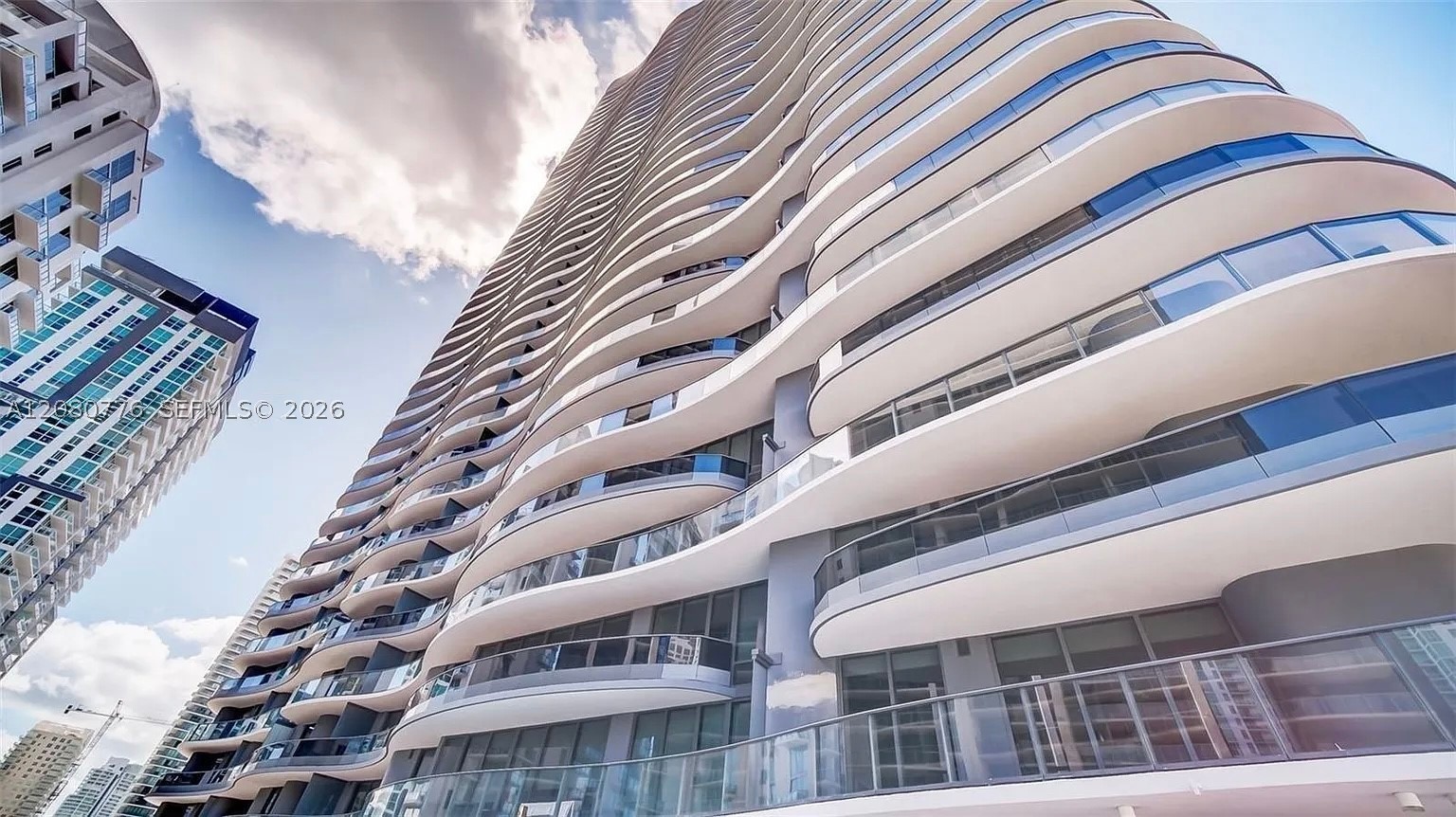 image Brickell Flatiron53