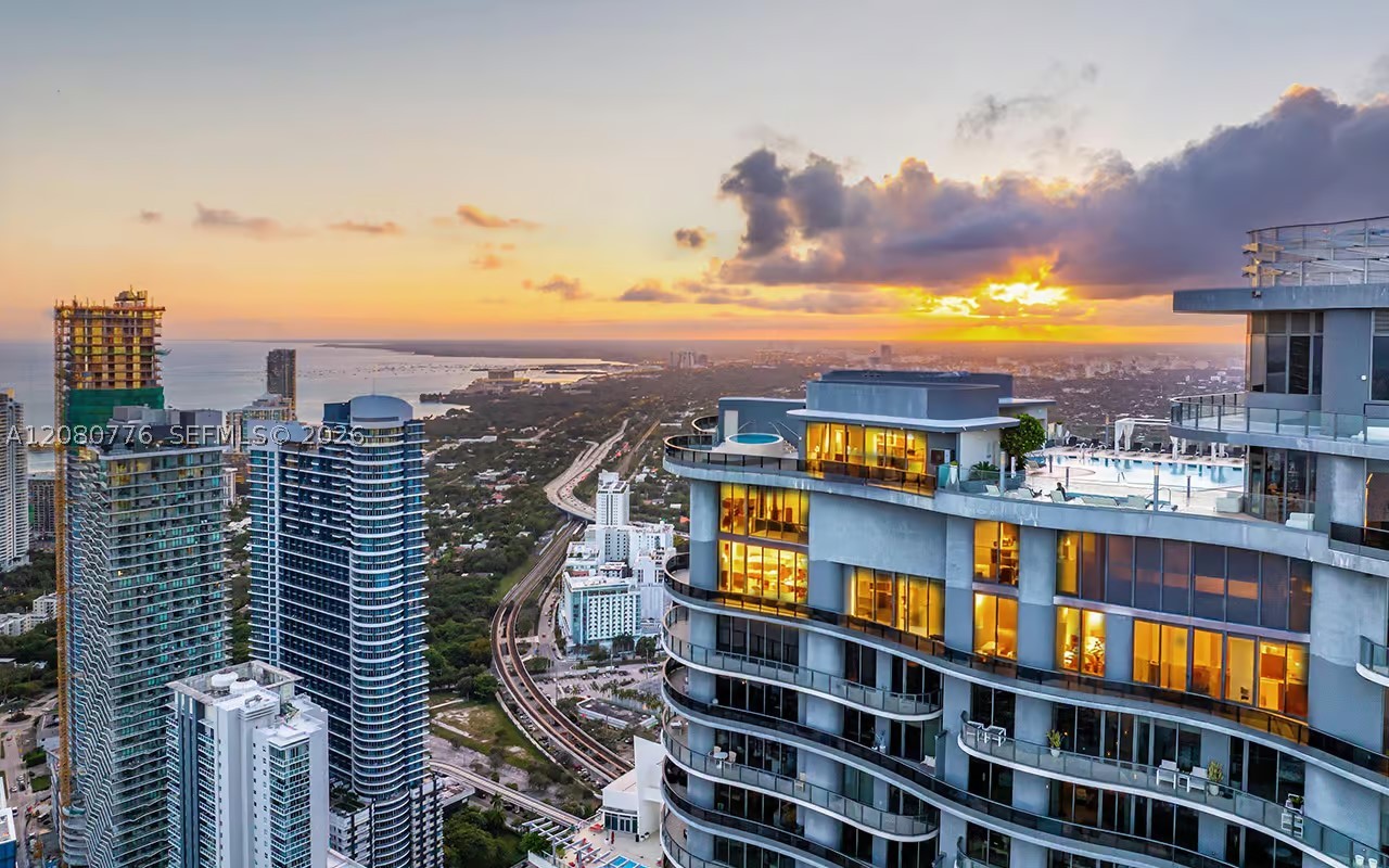image Brickell Flatiron58