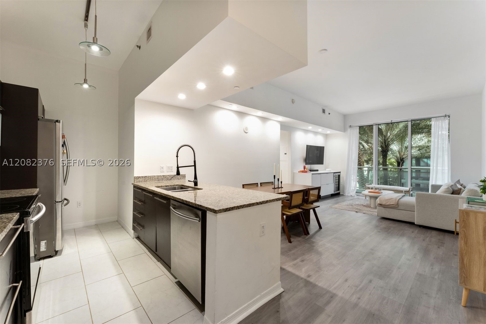 951 Brickell Ave #201