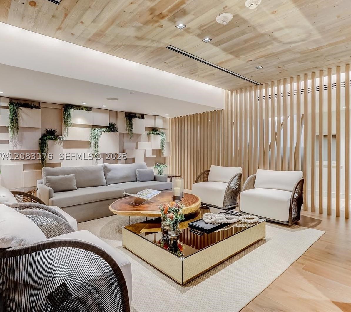 2301 Collins Ave #611 Miami Beach, FL 33139