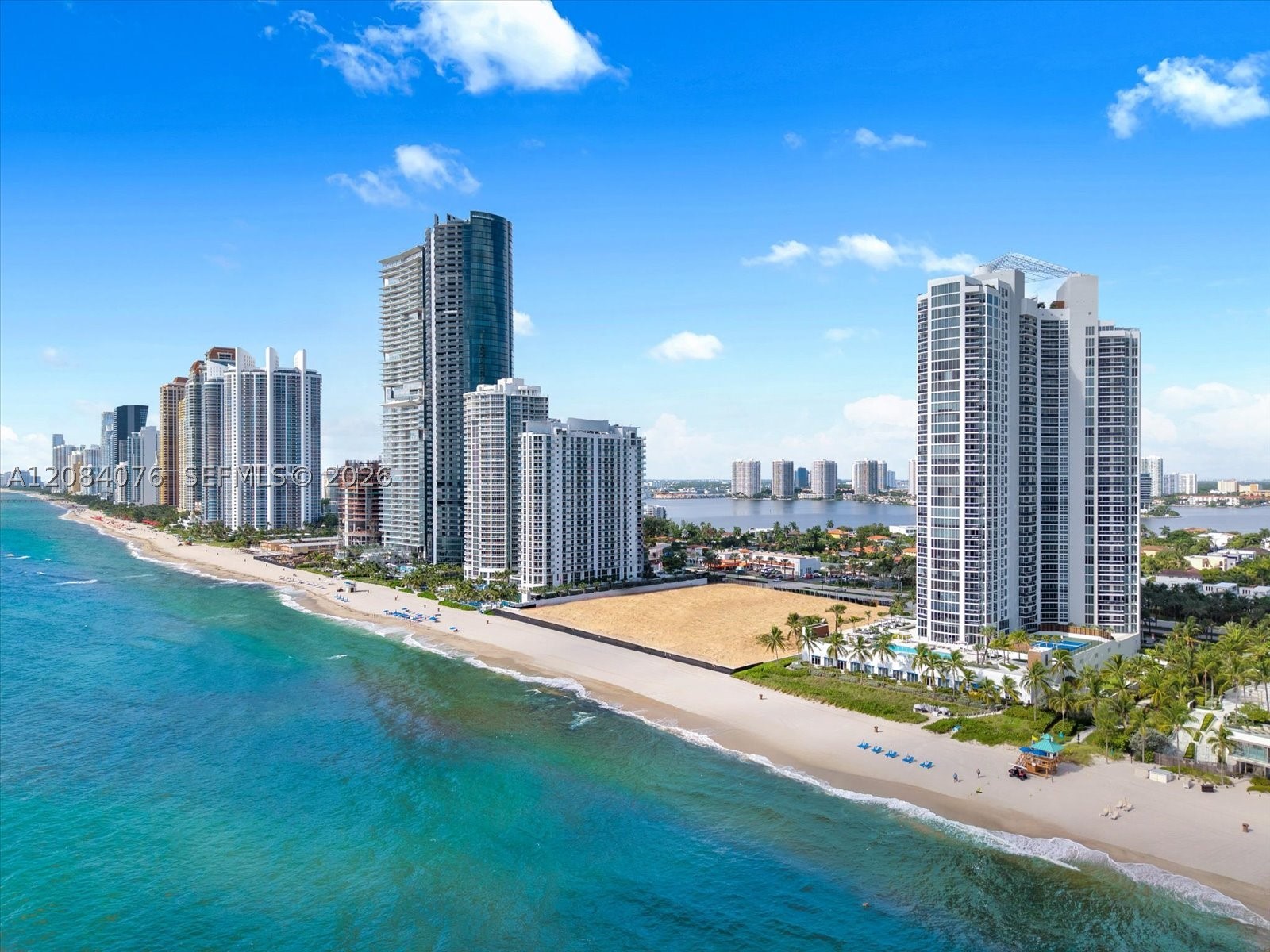 18911 Collins Ave #606
