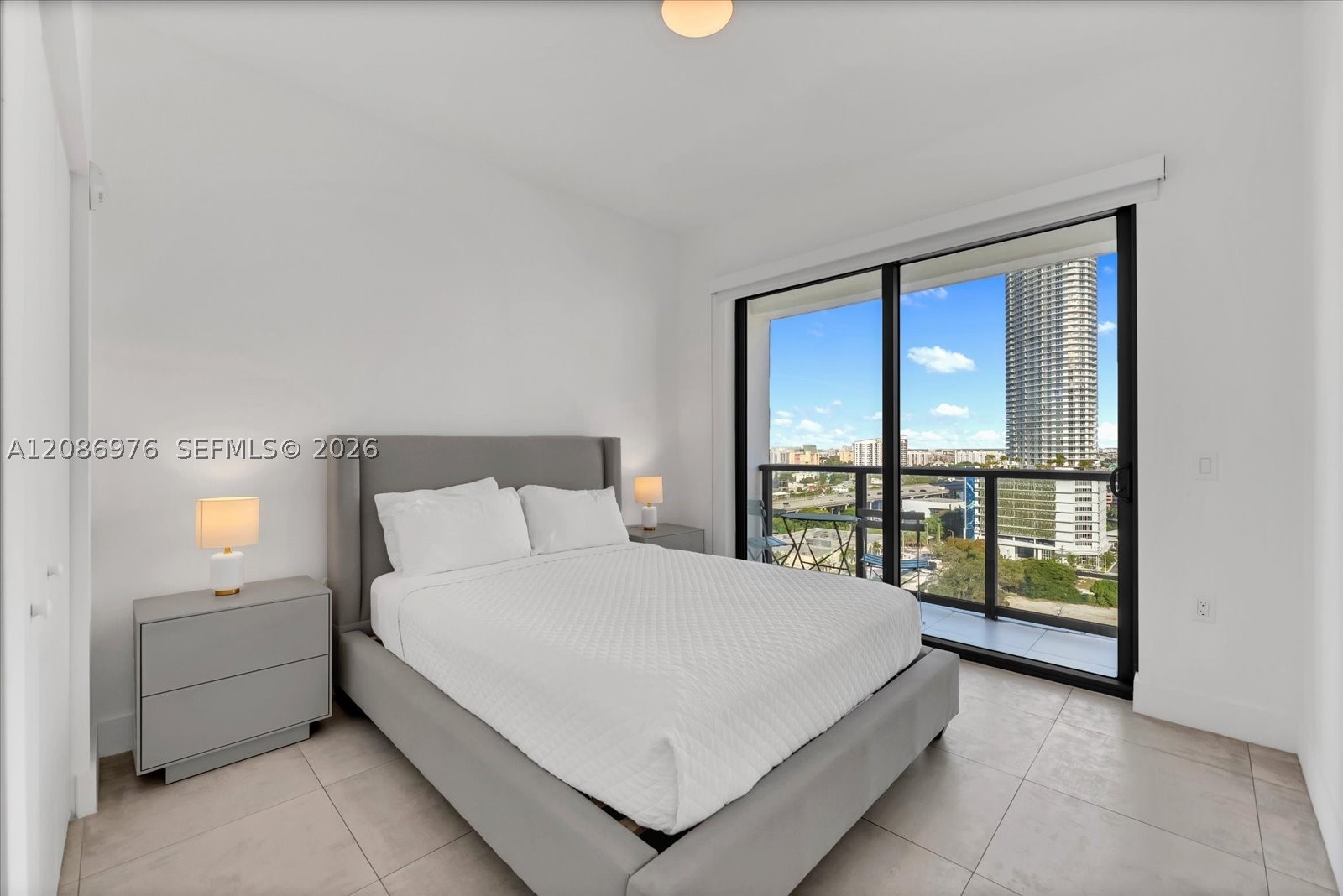 image Smart Brickell I10